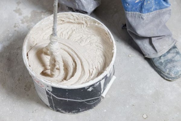 Mixing plaster