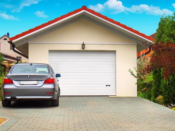 Sectional garage door