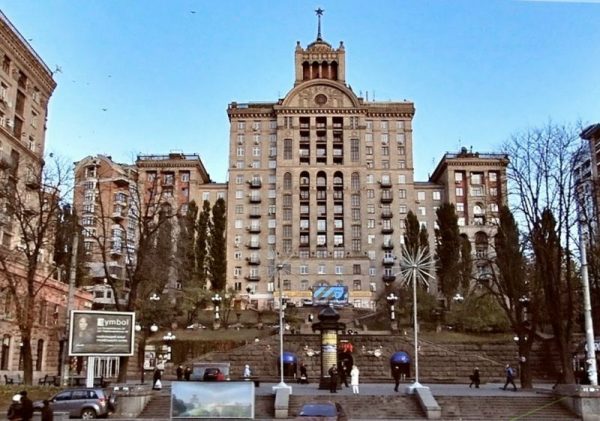 The building in which the national artist Andrei Danilko lives