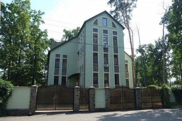 Rumah agam Verka Serdyuchka berhampiran Kiev