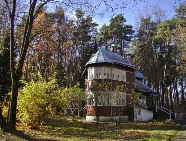 Rumah negara Litvinova di desa Peredelkino di Pogodina Street