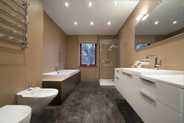 Quartz-vinyl tile with stone texture