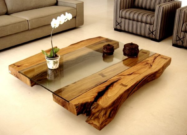 Original coffee table made of tree trunks