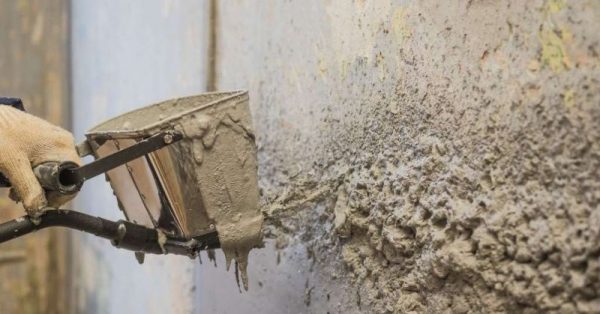 Using a hopper bucket for wall plastering