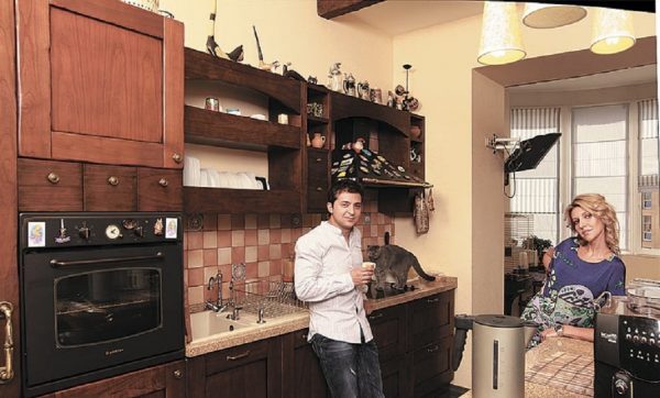 Zelensky with his wife in the kitchen