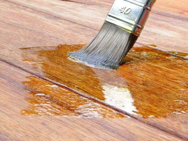 Varnishing wood