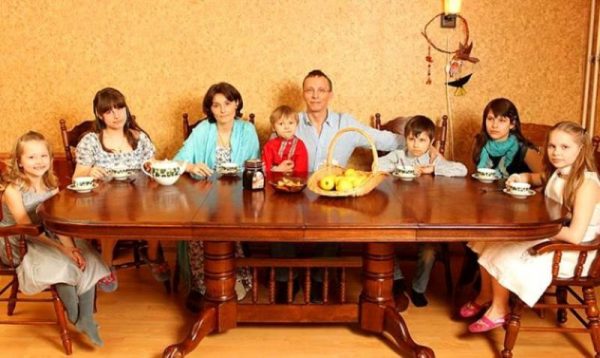 Ivan Okhlobystin family at the big table