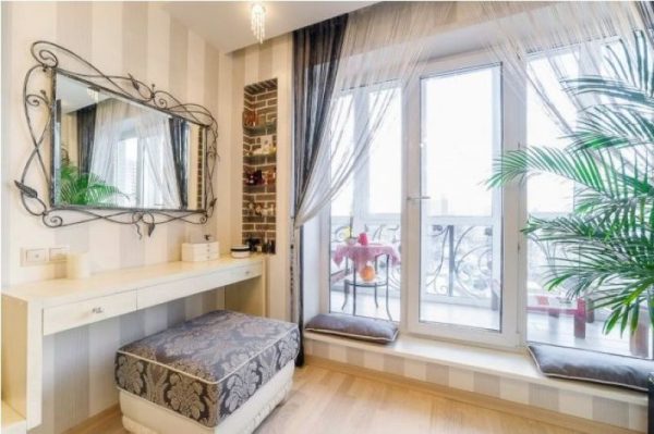 Moscow apartment of Vladimir Mashkov - bedroom, decorated in a classic style in beige and brown tones