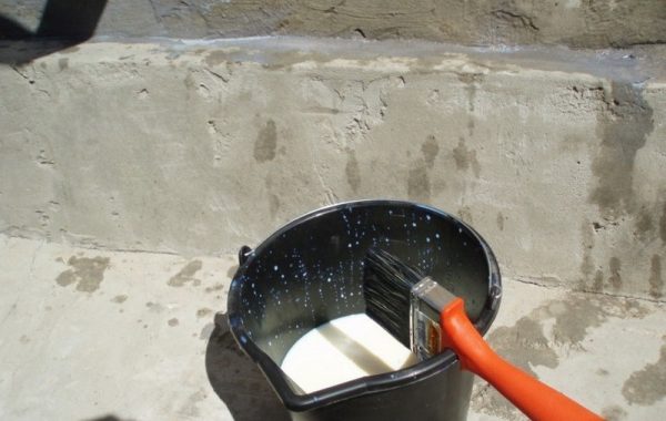 Basement primer with concrete contact