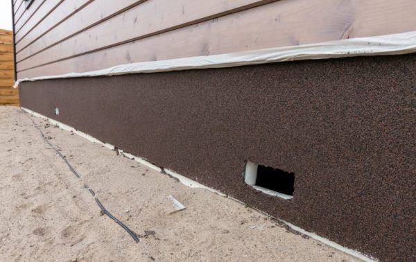 Finishing the foundation with decorative plaster