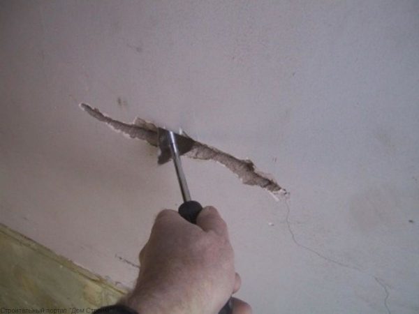 Wall crack