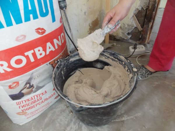 Mixing plaster