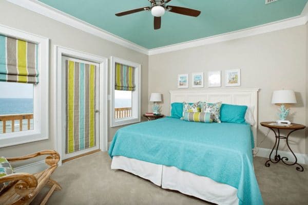 Turquoise color in the bedroom interior