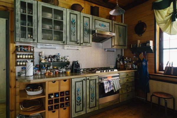 The interior of the kitchen in the house of Parfyonov