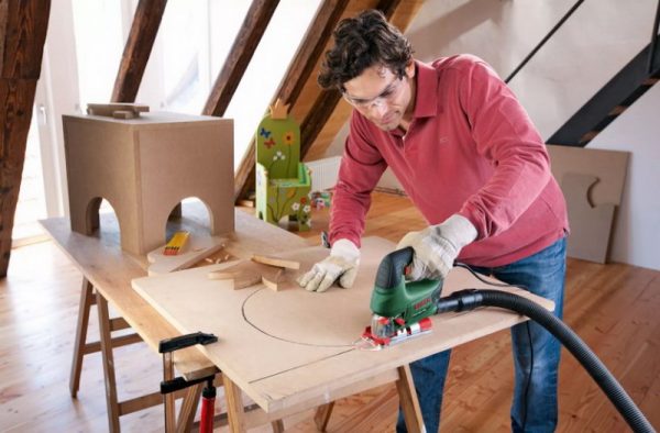 Making furniture with a jigsaw