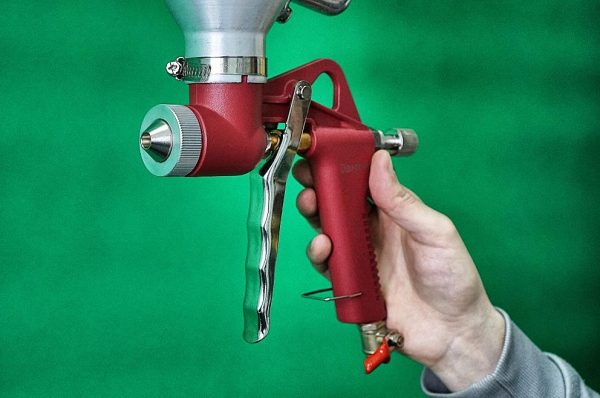 Cartridge spray gun