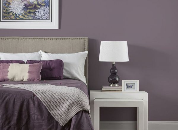 Gray-purple shades in dark and pale varieties in the interior of the bedroom