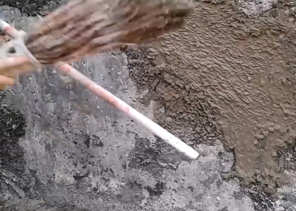 Fur coat plaster spray with a broom