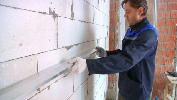 Walls of aerated concrete before plastering