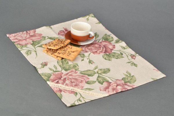 Decorative napkins from an old disposable tablecloth