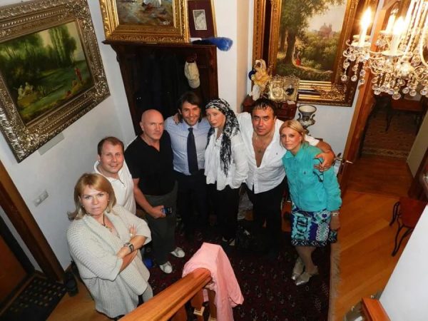 Stanislav Sadalsky with guests in his apartment