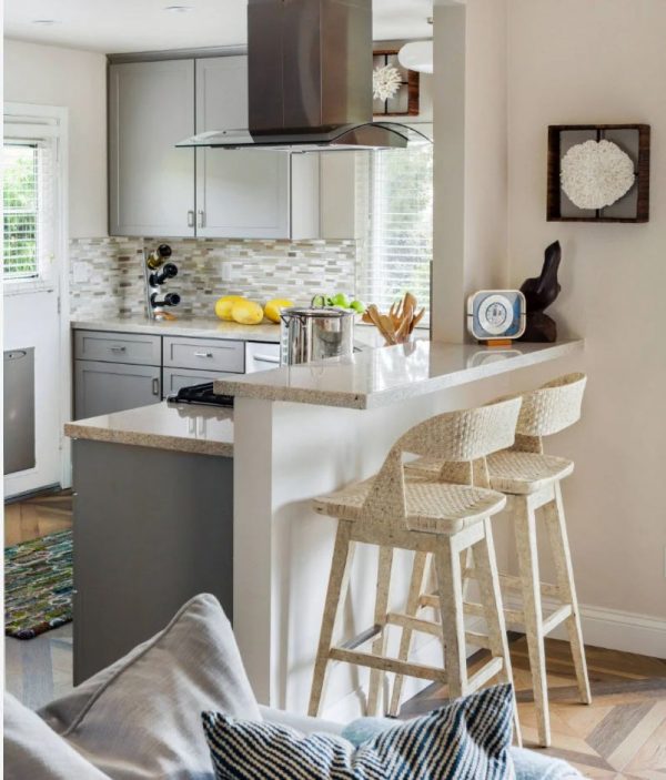 Bar counter in the interior of the kitchen